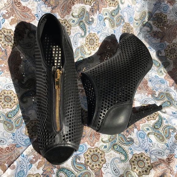 Steve Madden Black High Heels - Picture 2 of 5